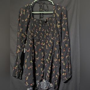 Sonoma M-MAT floral maternity long sleeve. Split neck. Size medium